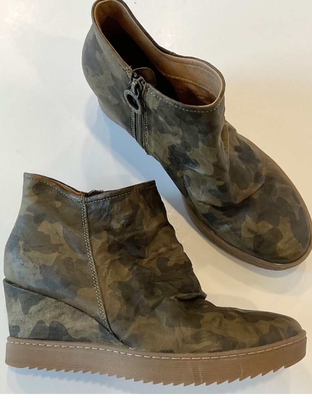 SOFFT Siri Aqua Soft Camouflage Booties Size 9.5
